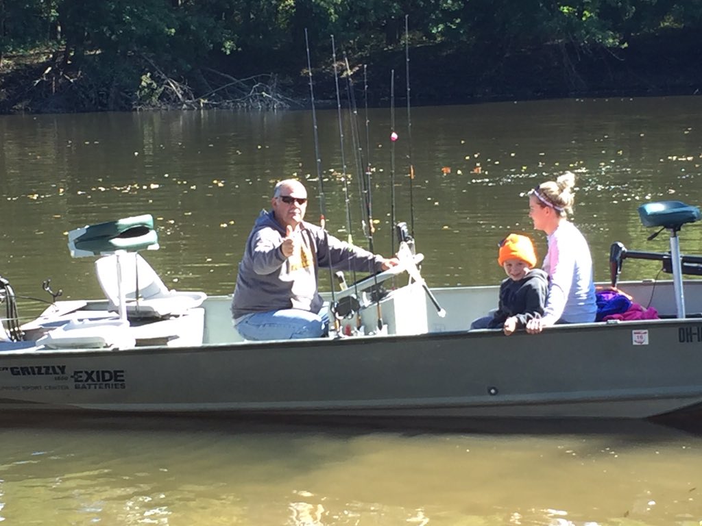 TVModelStudents's tweet photo. Tri-Valley Model Faculty Member Marty Bice helps keep the catfish population normal #GodBless https://t.co/4RWtwLJJsO