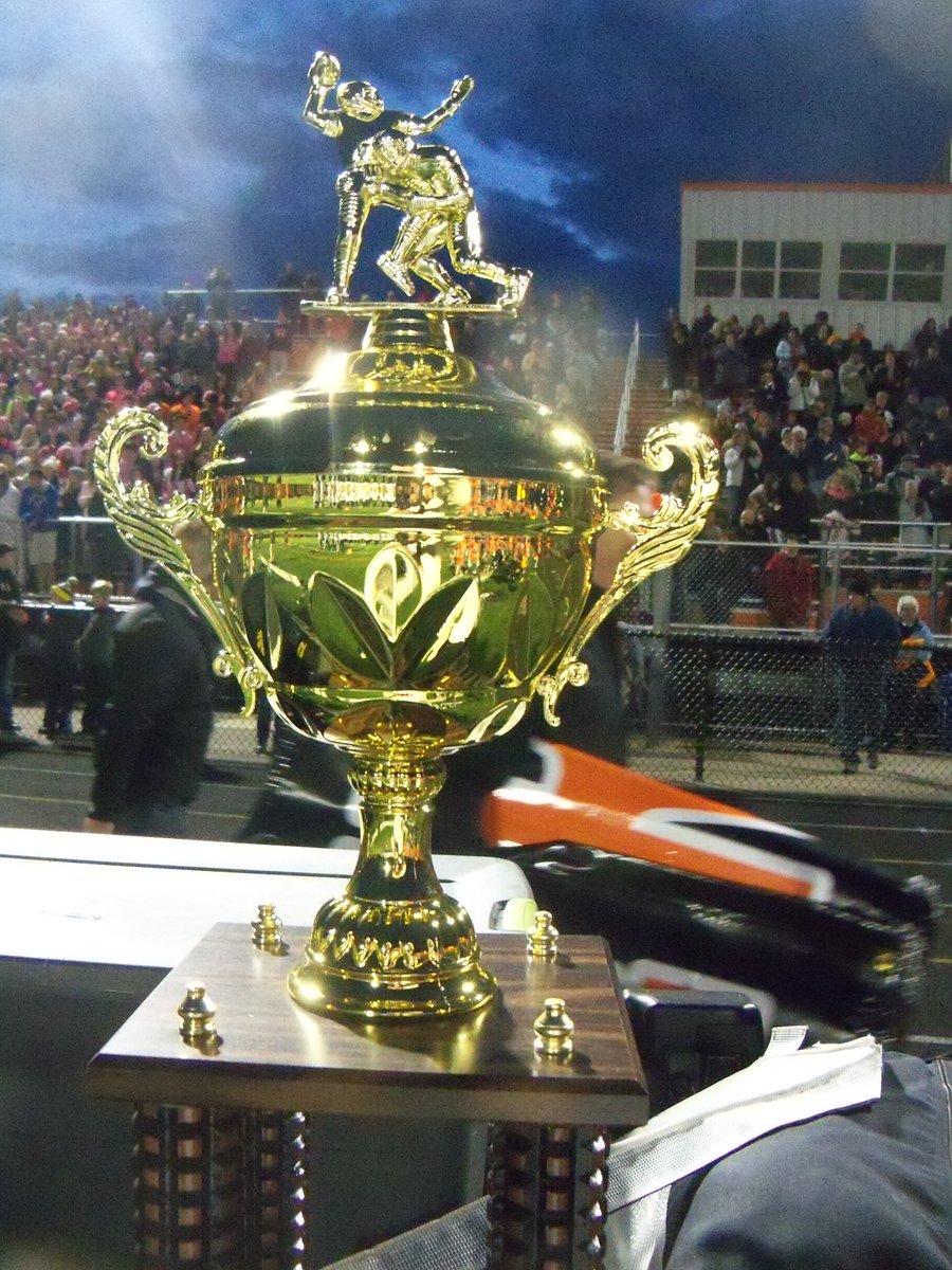 #6 in D3 Fenton beats Linden 30-27 for the FML title &amp; State Bank Trophy #MHSAAFB   bit.ly/1OUxjyb