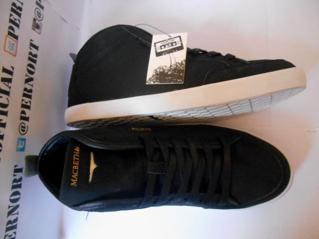 wakdoyokjogjaAA's tweet photo. macbeth reed black white size 42. harga resmi 895rb-->harga diskon 695rb #jualmacbeth #macbethoriginal https://t.co/UWSFsxUTHN