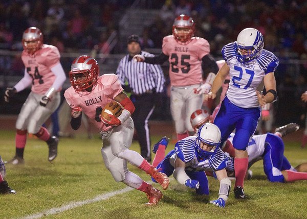 MIPrepZone's tweet photo. FOOTBALL: #Brandon edges past #Holly to qualify for playoffs https://t.co/K0qYXygXrX @BSDAthletics @BronchosAD https://t.co/17cXiGFXLs