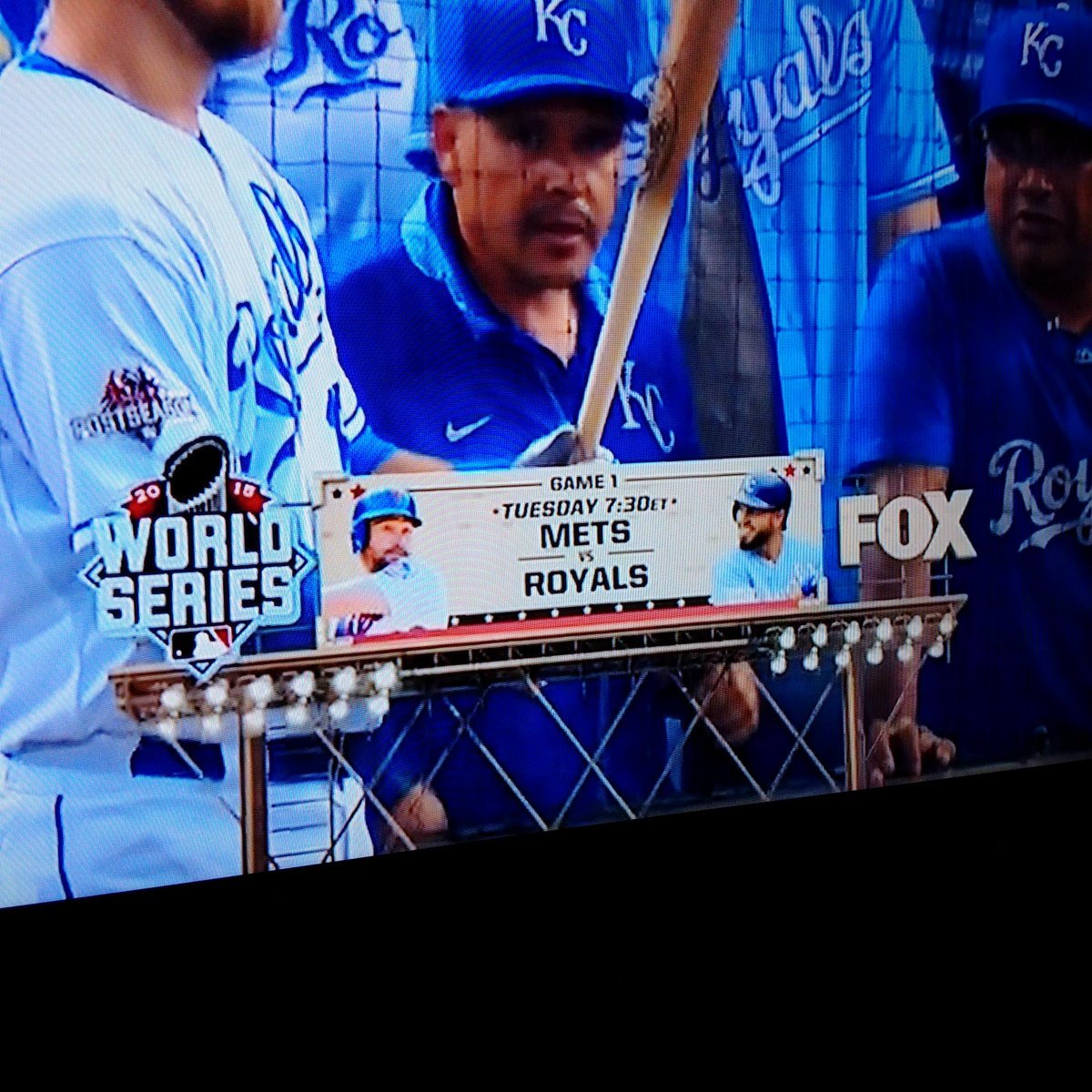 youvebeendubd's tweet photo. Tie game, yet @FOXSports &amp; @MLB have some explaining to do on this photo. #postseason @BlueJays #ComeTogether https://t.co/SUTxL6SDjF