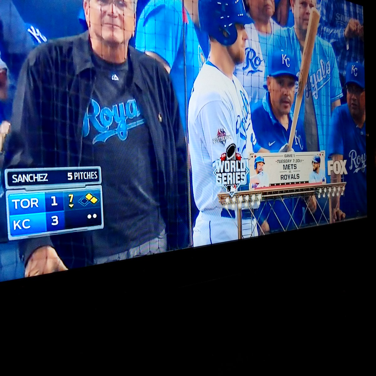youvebeendubd's tweet photo. Tie game, yet @FOXSports &amp; @MLB have some explaining to do on this photo. #postseason @BlueJays #ComeTogether https://t.co/SUTxL6SDjF