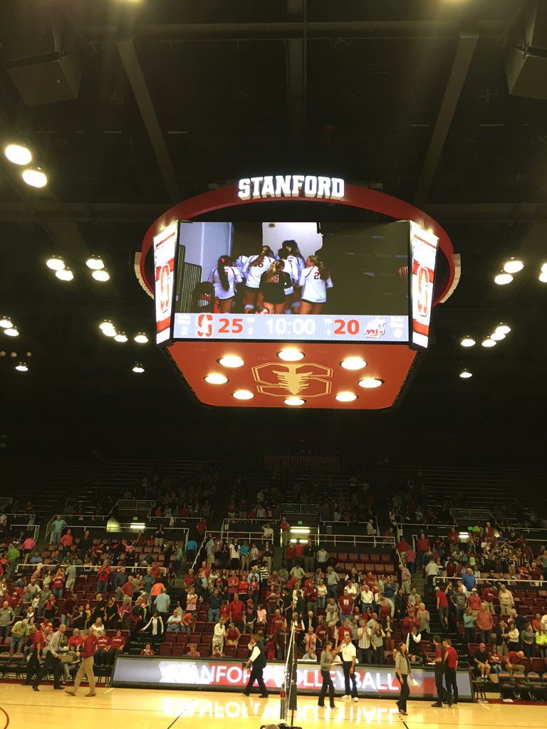 robynalexchef's tweet photo. Women's volleyball up by 2 sets. Fierce! #GoStanford https://t.co/2gXCDkiFW0