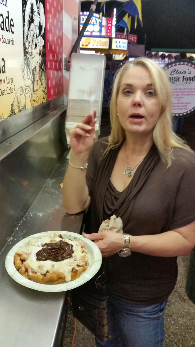PrimesDawson's tweet photo. Bavarian cream and chocolate funnel cake. She's in Heaven! https://t.co/TgwHFibvbQ