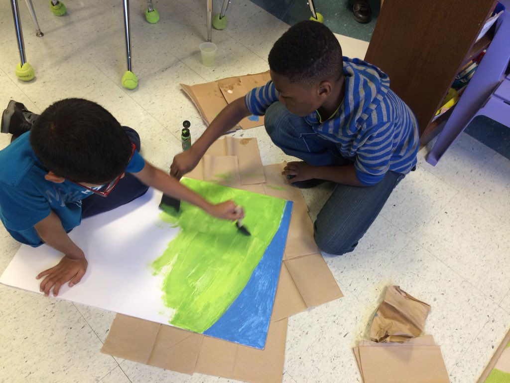 0xEarlineB's tweet photo. Groups collaborate n problem solve to make models of their colonies @BenFranklinES #5thgrrocks https://t.co/tFrkFvIK58