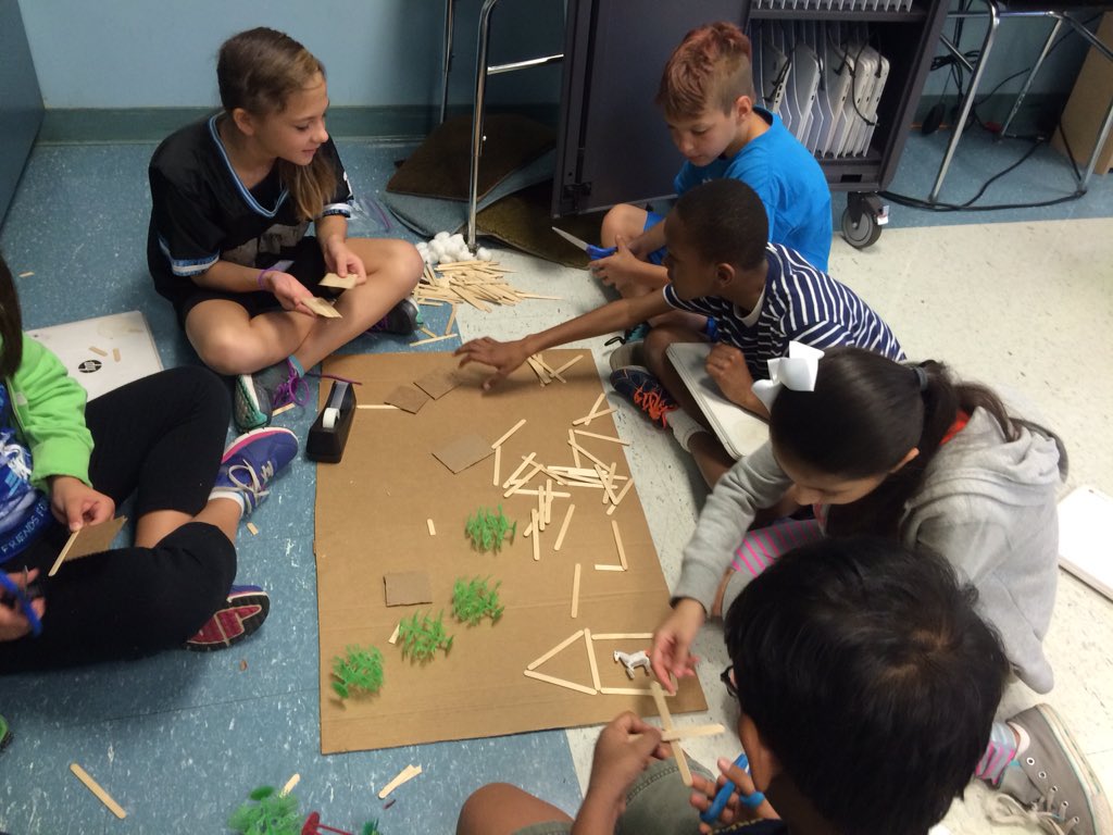 0xEarlineB's tweet photo. Groups collaborate n problem solve to make models of their colonies @BenFranklinES #5thgrrocks https://t.co/tFrkFvIK58