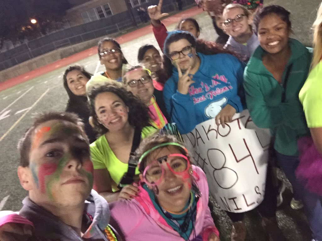 tytym98's tweet photo. So proud of the Links tonight especially the seniors. Great job guys!!!!🏈⛓🔴⚫️ https://t.co/ex9gFOhrG5
