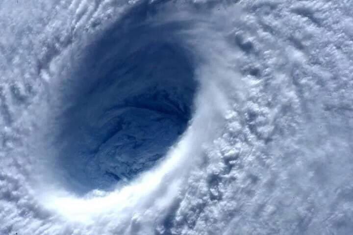 qtf's tweet photo. #Patricia va en 215kph sostenidos a 75km de Vallarta para tocar tierra. PENDIENTES POR FAVOR. CATEGORÍA 4.
FernandaF https://t.co/KHhloNRpBb