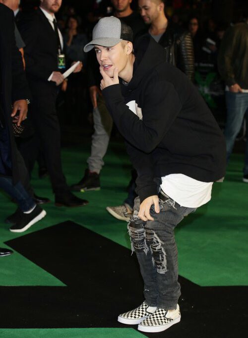 I said excuse me why the fuck u lookin what's yo problem. I swear we gon have drama if u touch my tailored garments💀