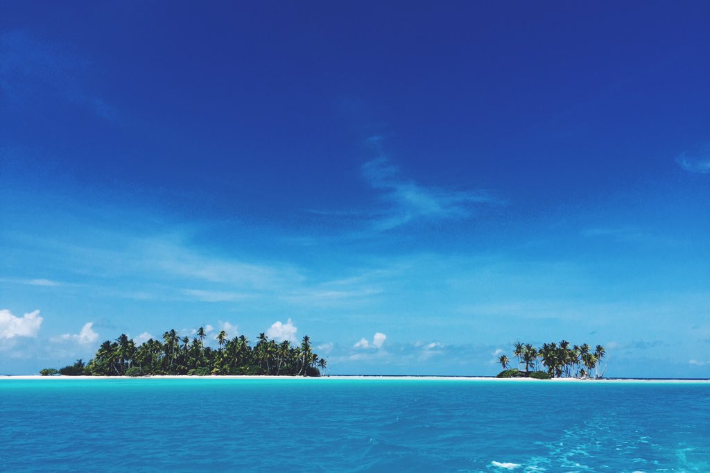 Freresdesport's tweet photo. Le lagon bleu, encore un lieu de tournage magique pour frères de sport. @AirTahitiNuiFR @BixeLizarazu https://t.co/YcLPG6h5F5