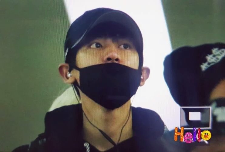 EXOGlobal's tweet photo. [PREVIEW] 151024 Chanyeol @ Shanghai (PVG) Airport Cr: hello puppy https://t.co/GaHFpCd3Ow