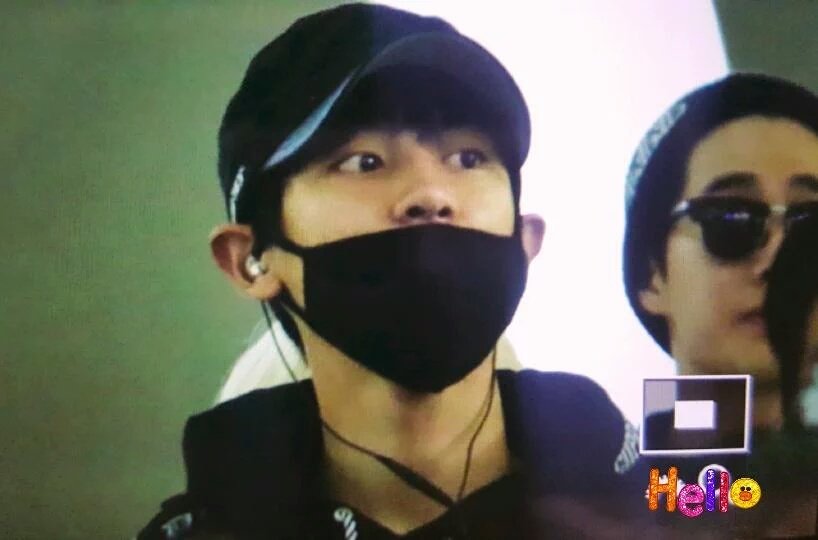 EXOGlobal's tweet photo. [PREVIEW] 151024 Chanyeol @ Shanghai (PVG) Airport Cr: hello puppy https://t.co/GaHFpCd3Ow