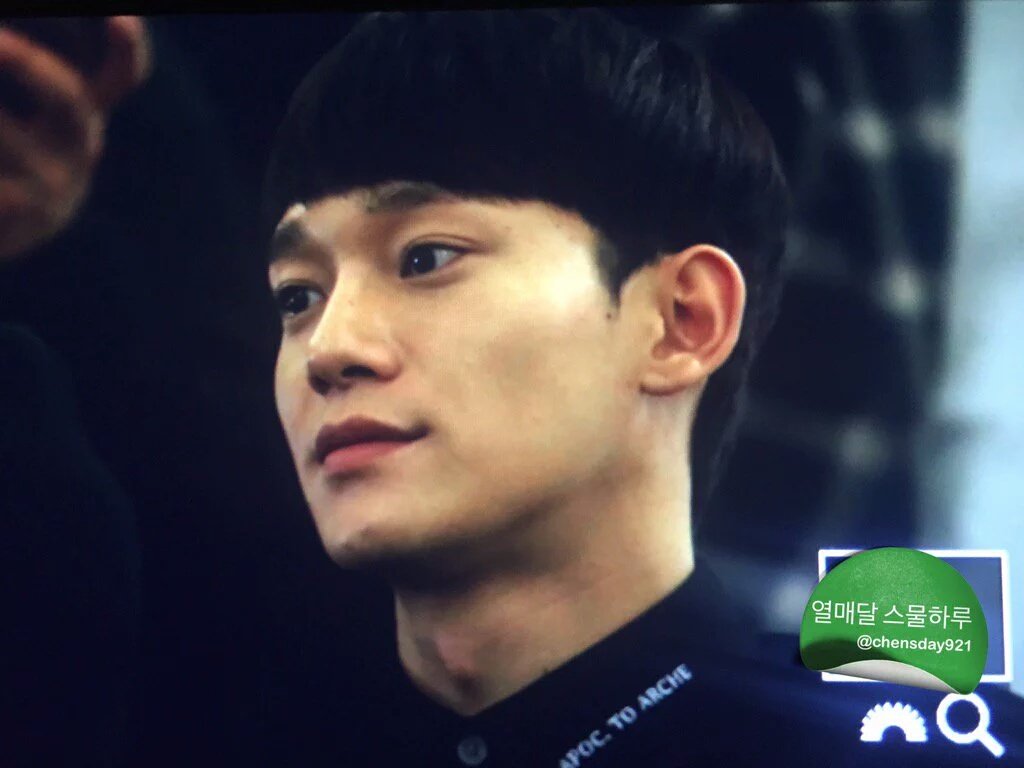 EXOGlobal's tweet photo. [PREVIEW] 151024 Chen @ Shanghai (PVG) Airport Cr: chensday921 https://t.co/drsA8C2g3m