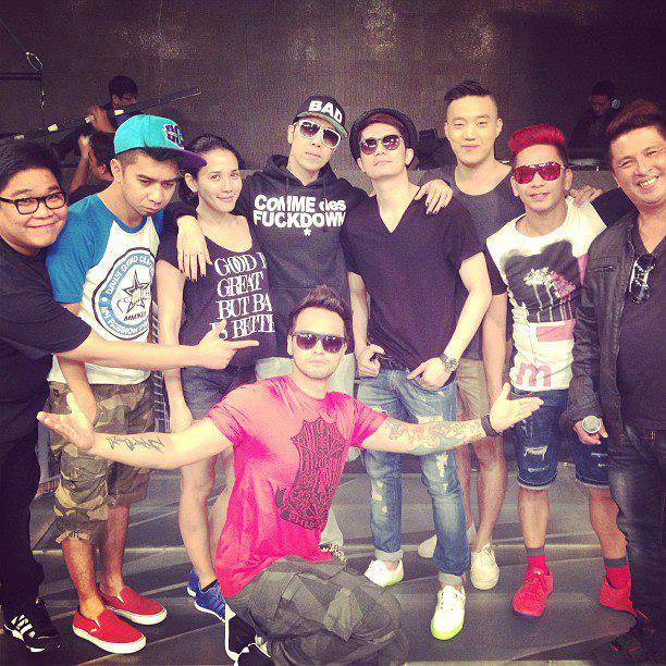 weirdvice's tweet photo. #ShowtimeAnimversary https://t.co/MUqq1OZnA7