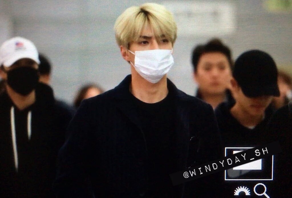 EXOGlobal's tweet photo. [PREVIEW] 151024 Sehun @ Shanghai (PVG) Airport Cr: windyday_sh https://t.co/yaFNcDRu0Z