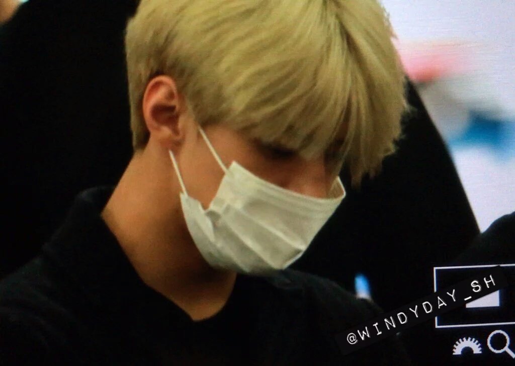 EXOGlobal's tweet photo. [PREVIEW] 151024 Sehun @ Shanghai (PVG) Airport Cr: windyday_sh https://t.co/yaFNcDRu0Z