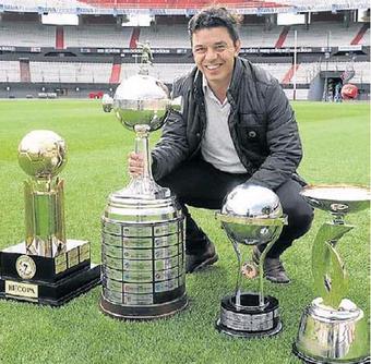 Juanigbch's tweet photo. Mientras el vasquito pelea por la copa de leche... https://t.co/hY8U1gAXMR