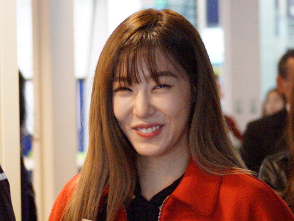 fhiro4's tweet photo. @fhiro4 151024 少女時代Tiffany 羽田空港 https://t.co/LcAlTynl4z