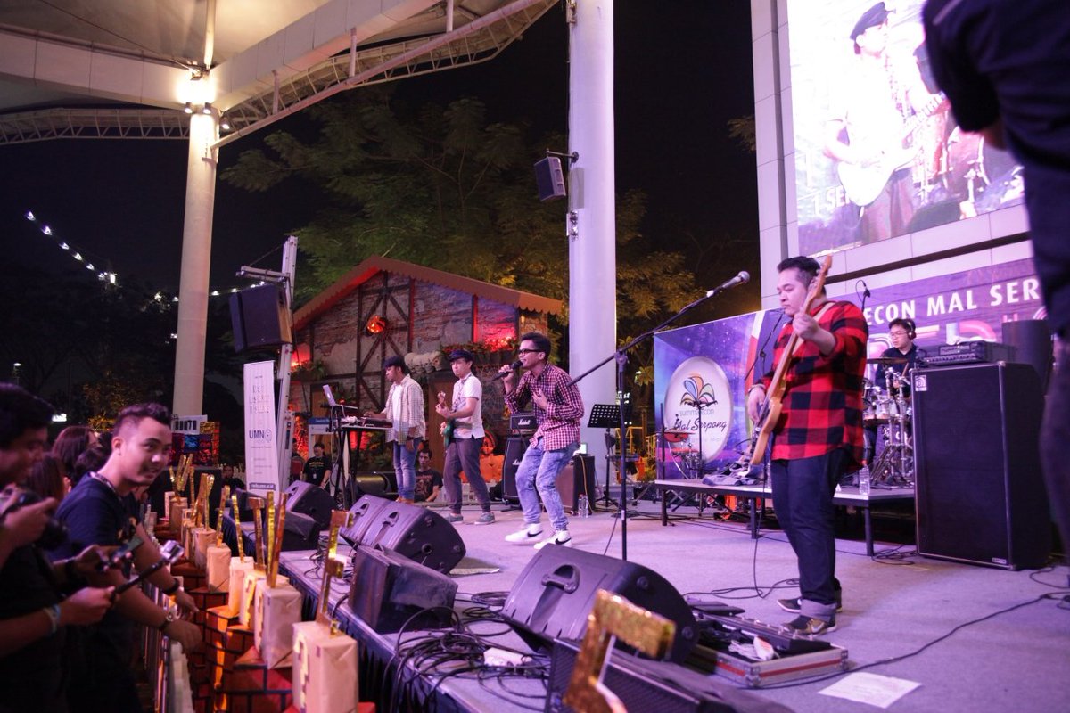 SonyMusicID's tweet photo. #SonyBuzz @SVSoulvibe at #radioactive2015 a present from @umnRadio, at Summarecon Mall Serpong. #svgig #umnradio https://t.co/9HLj9dFP9O