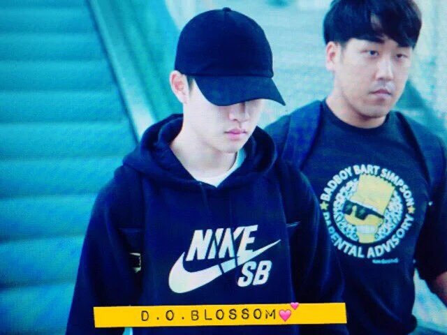 EXOGlobal's tweet photo. [PREVIEW] 151024 D.O @ Shanghai (PVG) Airport Cr: d.o. blossom https://t.co/bG6Yj5x3KV