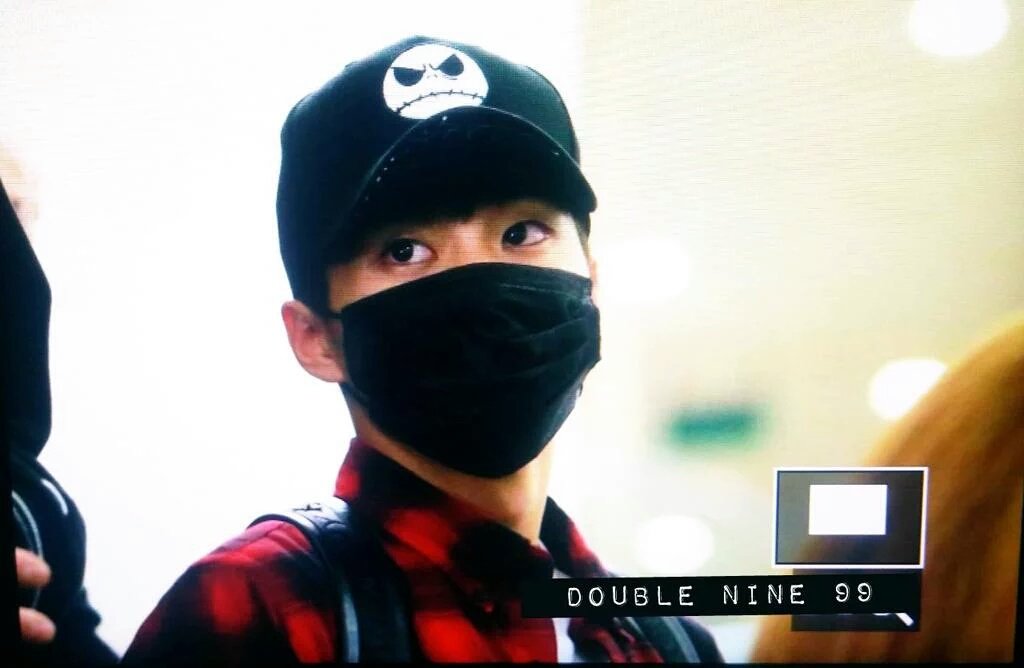 EXOGlobal's tweet photo. [PREVIEW] 151024 Xiumin @ Shanghai (PVG) Airport Cr: double nine 99/ it's you https://t.co/0pKbtDeeAu