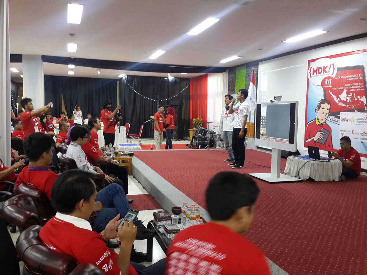 fajareridianto's tweet photo. Seru2an dengan 40 kelompok peserta #HackathonMDK sambil nunggu pembukaan nasional https://t.co/fXvkiRiTrg