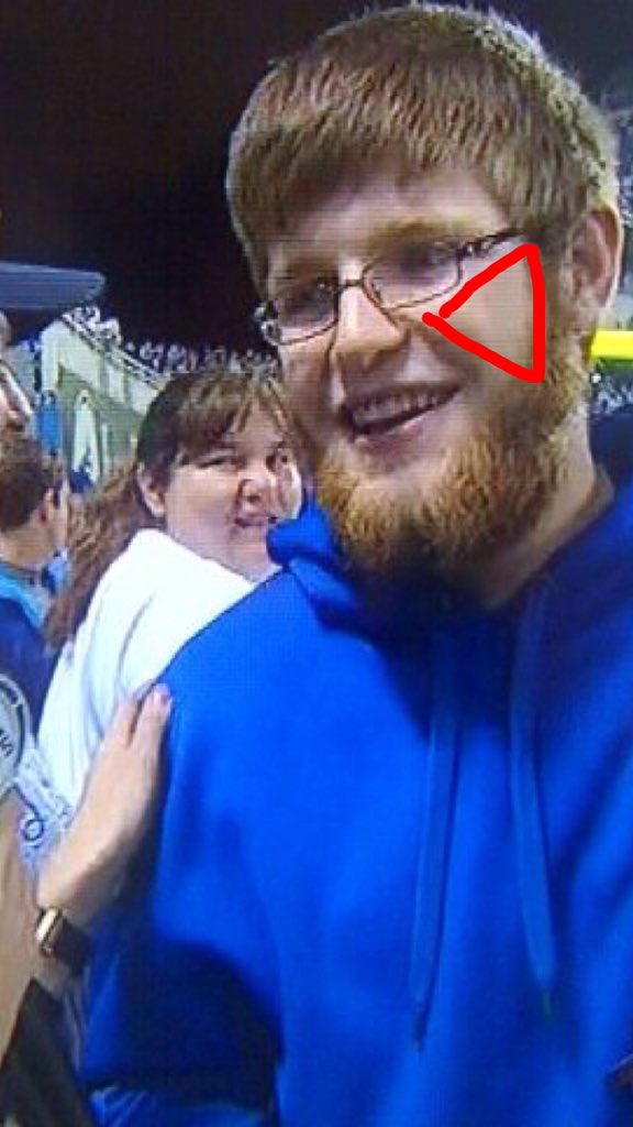 C_Raguseo's tweet photo. It's pretty obvious what's going on here...@ThelIluminati https://t.co/qqzZWZDey5