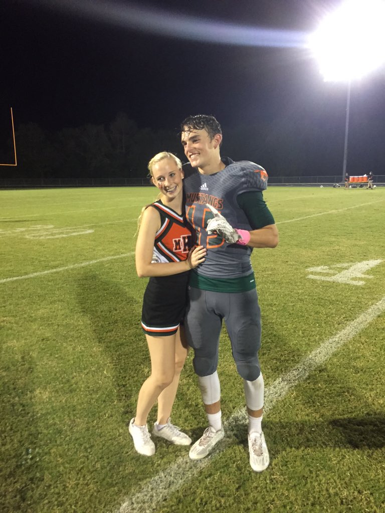 TanyaLThomas's tweet photo. #DistrictChamps2015 #MandarinMustangs #Duval #WinTheDay #MandarinFootball https://t.co/6Qx65NKGkz