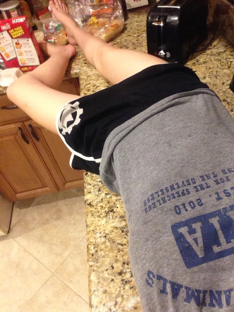 shannoncoello's tweet photo. When ur hungry but also lazy https://t.co/6maWZWelgb
