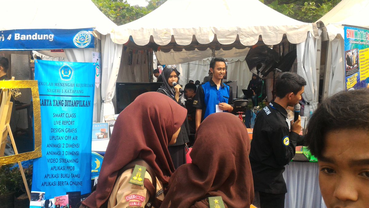 tkinekat's tweet photo. Hi guys. Hari ini ada acara desyukron 5 loh. Ada pameran IT, bintang tamu dan kuliner. Yg mau weekend bisa mampir(1) https://t.co/NynBQrBsUH