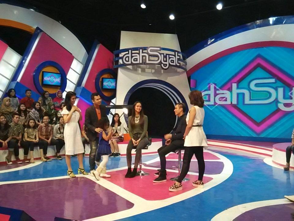 dahSyatMusik's tweet photo. Ciyeeee @baimwong27 makin dipanas panasin nih sama @RaffiAhmadLagi @mrsayudewi @picapriscilla https://t.co/Npg45bJCTu