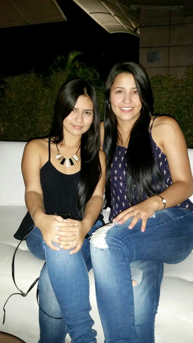 JessiFajardo12's tweet photo. @Coraline528 #UkeleleBar 🍸 Que bellezas 💄 https://t.co/IsCbM0HG3X