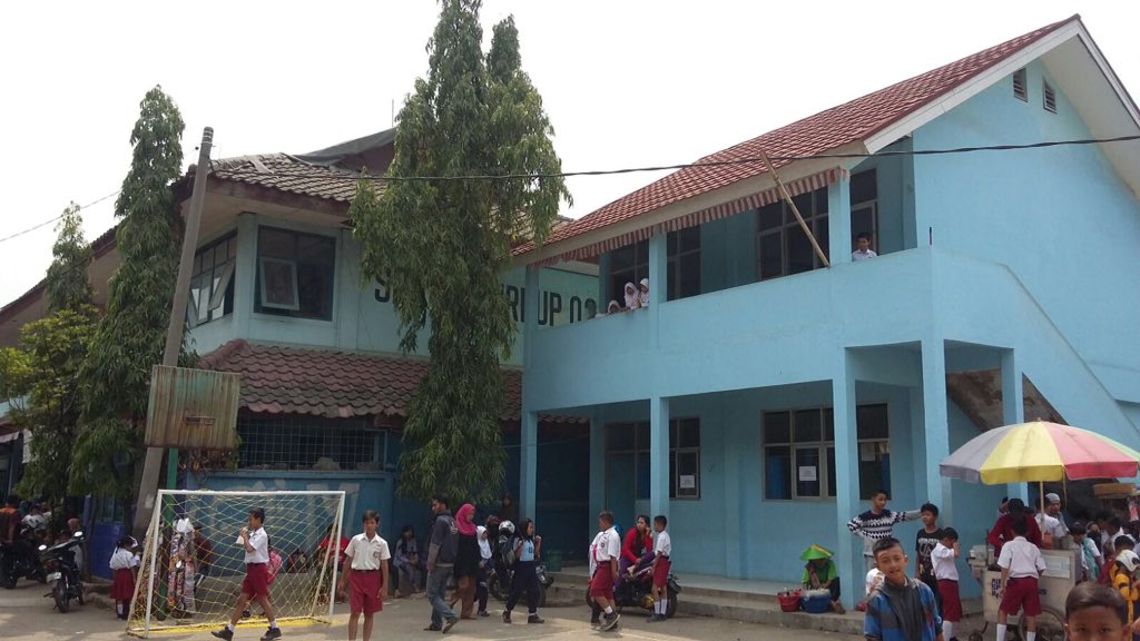 witaburman's tweet photo. Menikmati waktu istirahat SDN Citeureup 02 bareng #kel14 @KI_Bogor #kib3 @nisahci https://t.co/Gd9coIblVa