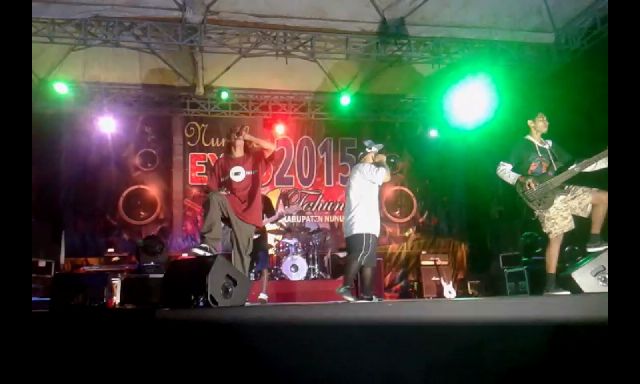 letters_us's tweet photo. Manggung pertama kami feat Vokalis @Emulgator_DM  (Bang Adji)
di acara expo 2015 HUT Nunukan ke 16 Tahun https://t.co/JhQOgG79eO