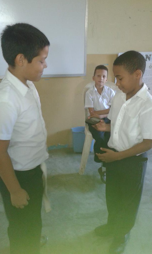 Mate99_'s tweet photo. Mis niños del 4to A realizando simulacro sobre #Fomentandovalores #Devuelvelo @nuevodiaenlinea @christiecharlot https://t.co/0iVGU68P22