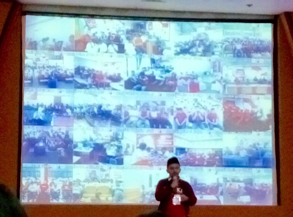 A_Sugiarto2015's tweet photo. selamat mas @ainunnajib @Code4Nation @TelkomIndonesia @HackathonMDK 2.0 Bismillah.. https://t.co/ySZTdtKg9A