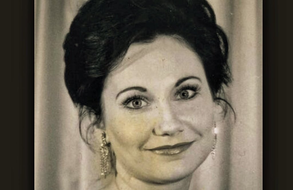 Happy 60th Birthday Cheryl Studer!
Anyone out there heard better than this?

No, thought not 
