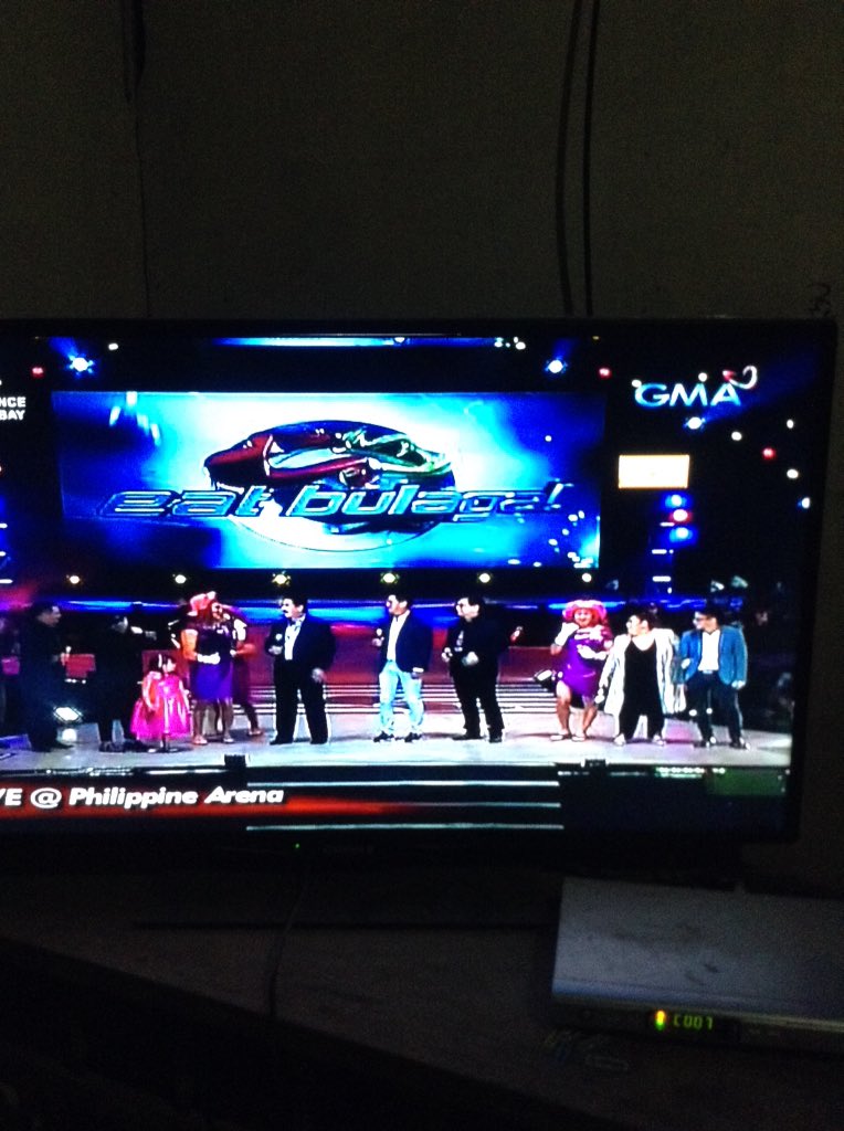 irelleic's tweet photo. omg ang daming tao hahahahaj ayieeee #ALDdubEBTamangPanahon #TVOnly hehehe https://t.co/sWi1r95Kqc