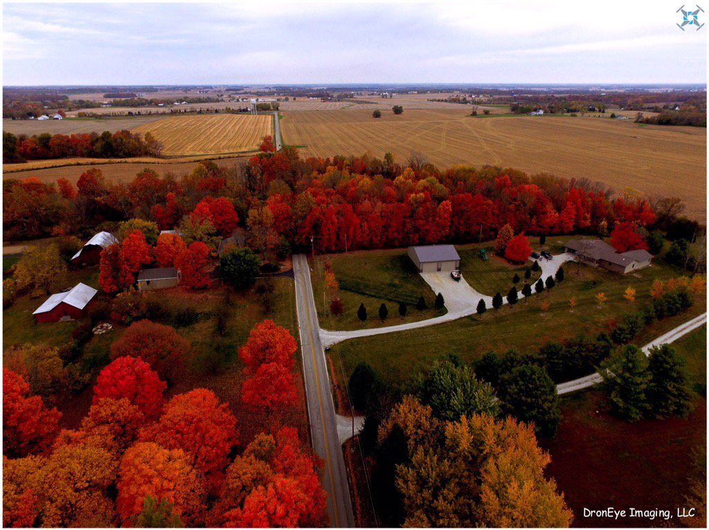 DronEyeImaging's tweet photo. Autumns Colors are lighting up Central Indiana. #aerialphotography #flyindiana #droneyeimaging #photography #indiana https://t.co/FaVD8prHzw