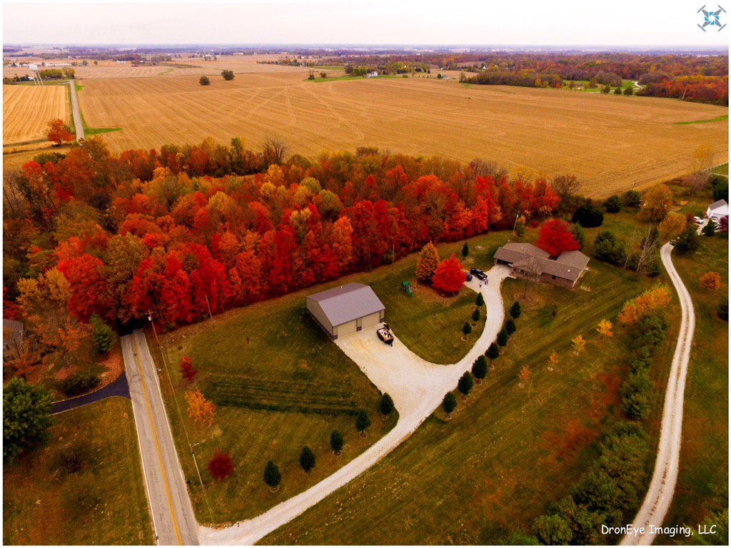DronEyeImaging's tweet photo. Autumns Colors are lighting up Central Indiana. #aerialphotography #flyindiana #droneyeimaging #photography #indiana https://t.co/FaVD8prHzw