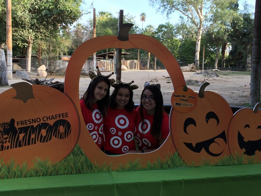 Dcbarnsie's tweet photo. T0314 volunteering at our local Zoo!  #Communuty #TargetGivesBack #ChaffeeZoo https://t.co/0AeIgeKswz