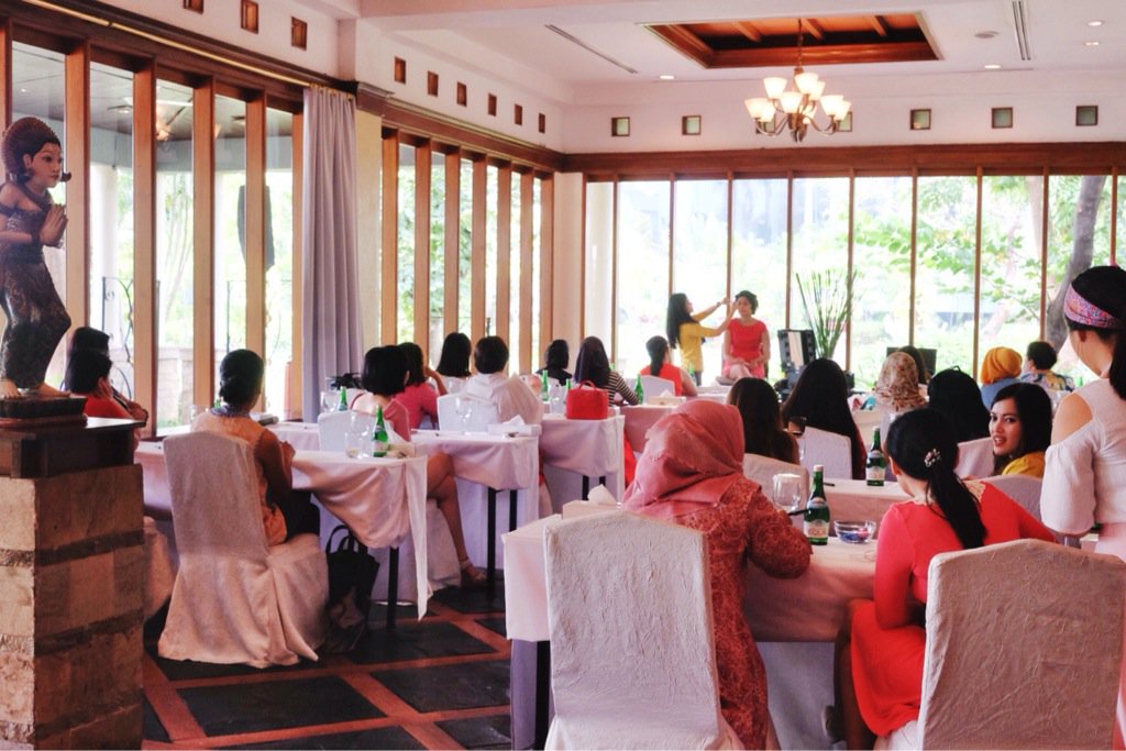 ShangriLaJKT's tweet image. This is how we spend our #SaturdayMorning: Beauty class with @mimithio and our #WeekendInStyle participants