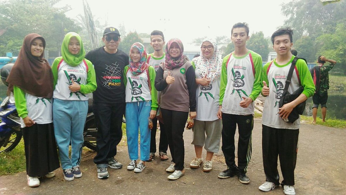 HimageoIkipptk's tweet photo. Bersih parit
Pontianak Barat , PAL 5 dalam rangka hari jadi Kota Pontianak ke 244 bersama Gerakan Senyum Kapuas https://t.co/DJ3oY8Yaig