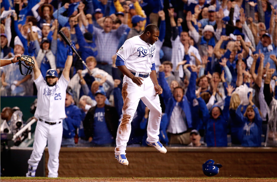 BleacherReport's tweet photo. WORLD SERIES BOUND. Royals defeat the Blue Jays 4-3 in Game 6, advance to the World Series to take on the Mets! https://t.co/6eXh3TkQVL
