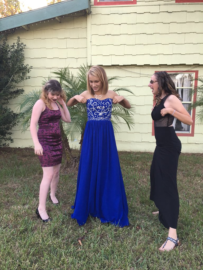 leexi14's tweet photo. Had a blast at #hoco2015 #harmonyhigh 🔷🔶 https://t.co/STPOKnMSJk
