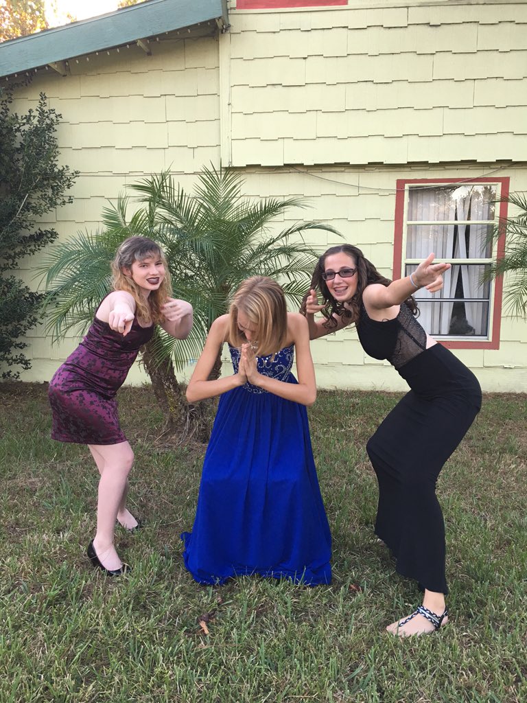 leexi14's tweet photo. Had a blast at #hoco2015 #harmonyhigh 🔷🔶 https://t.co/STPOKnMSJk