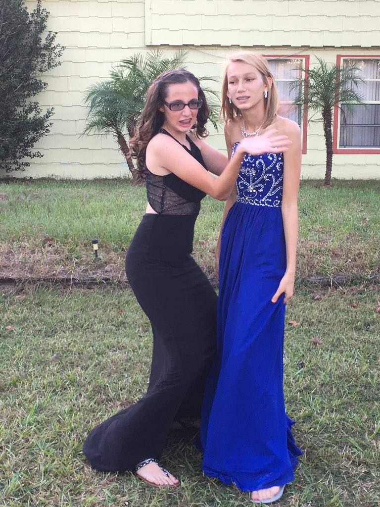 leexi14's tweet photo. Had a blast at #hoco2015 #harmonyhigh 🔷🔶 https://t.co/STPOKnMSJk