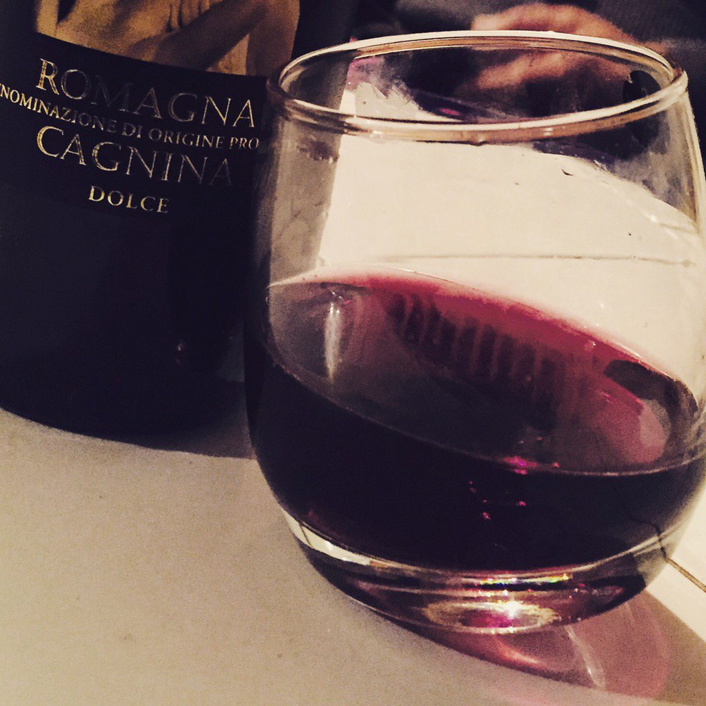 joceguzman's tweet photo. #HuracanPatricia 🍷 https://t.co/f4Th9Y3yMH