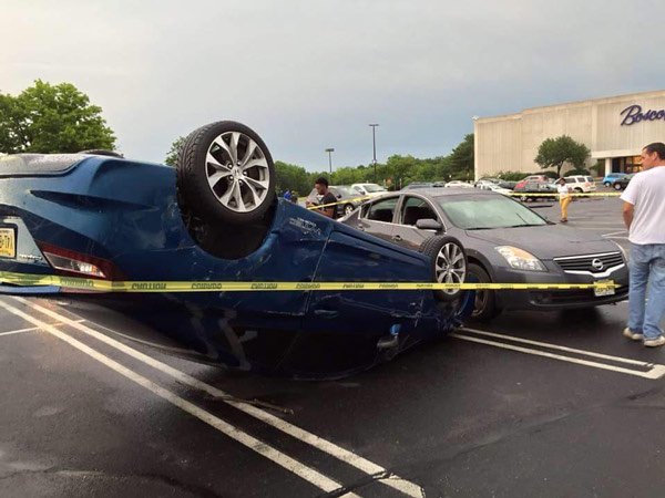newiphonegame's tweet photo. #HurricanePatricia 
200 MPH WINDS FLIP CARS▶️https://t.co/PRXmTHZJdX◀️
j2x https://t.co/97Ey9HgfFV