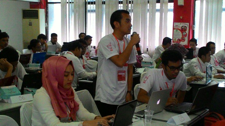 hackpalembang's tweet photo. Lagi sesi tanya jawab..
Salah satu tim sedang bertanya sama mas Irfan Putra dari @Code4Nation .. https://t.co/cIngaRrsnR